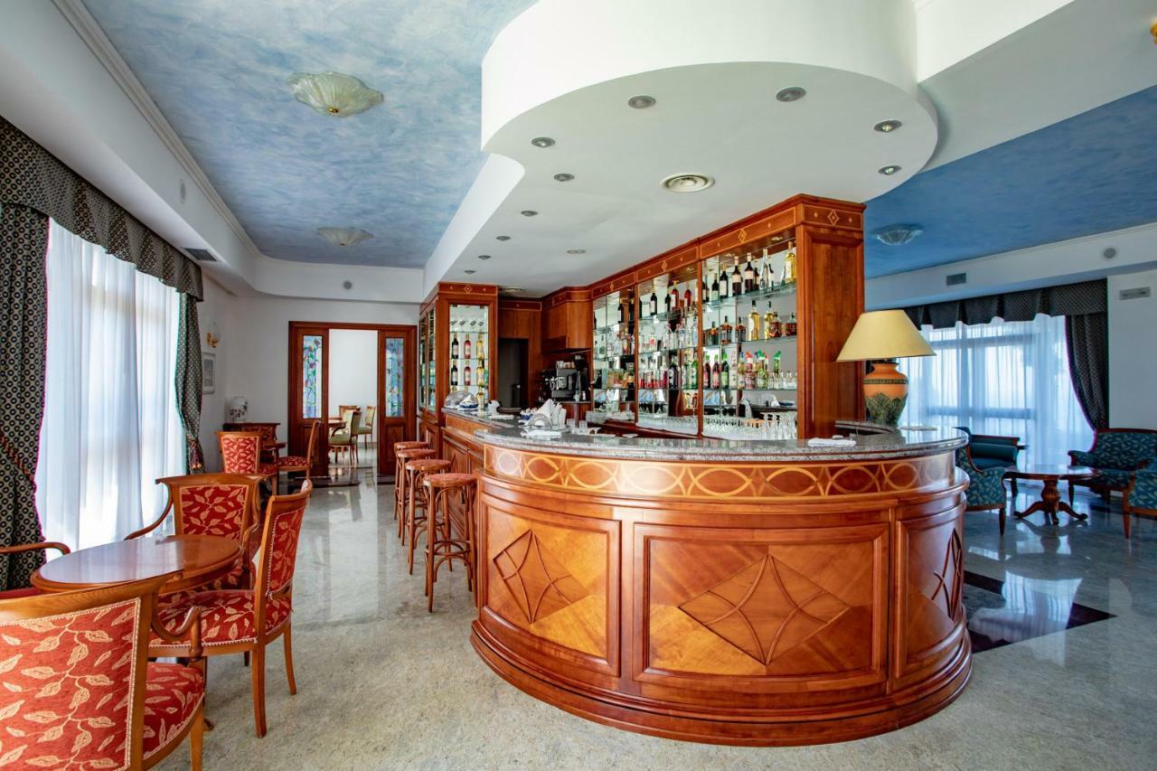 Hotel La Castellana Белведере Маритимо Екстериор снимка